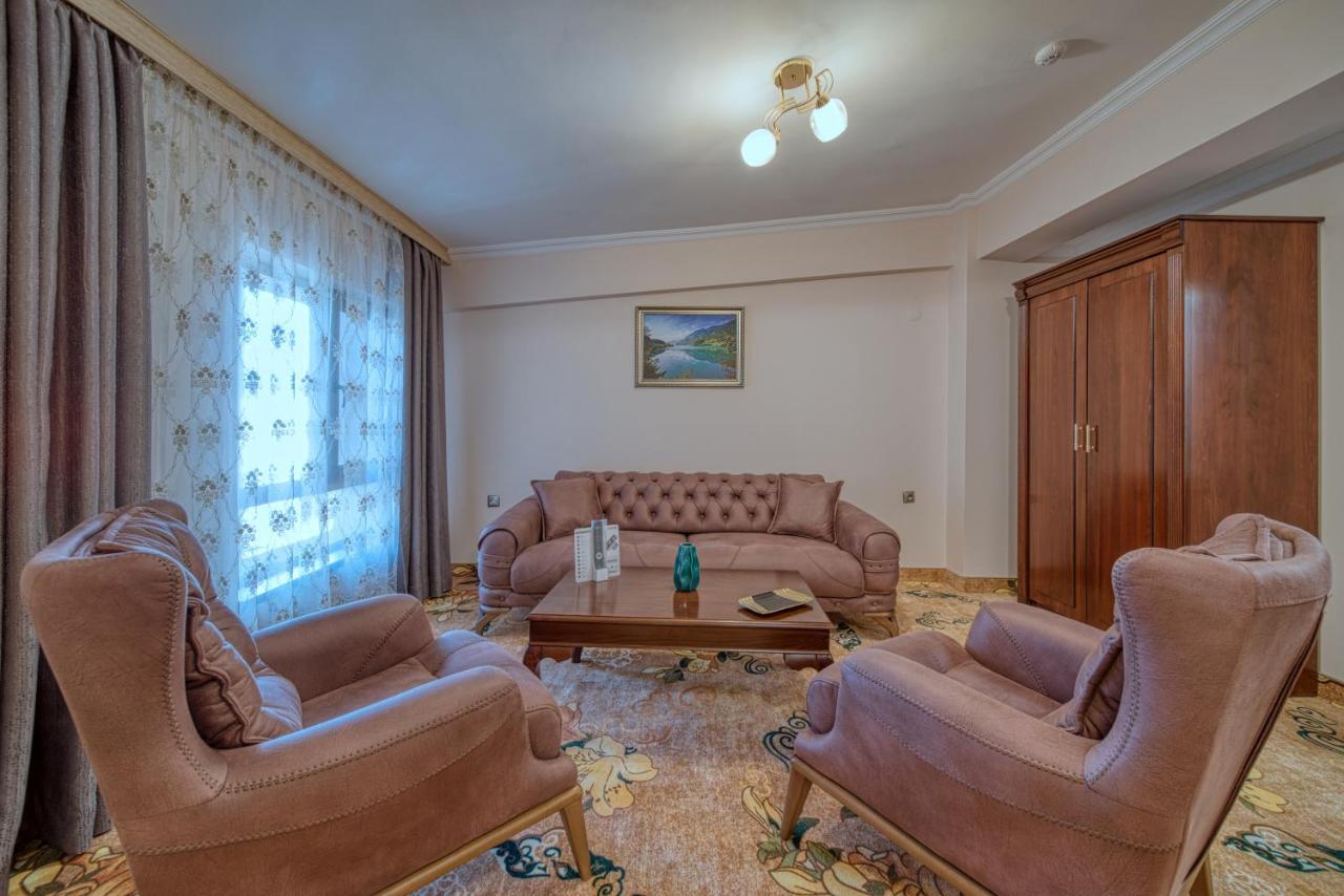 Residence Konstantina Palace Kazanlŭk Esterno foto